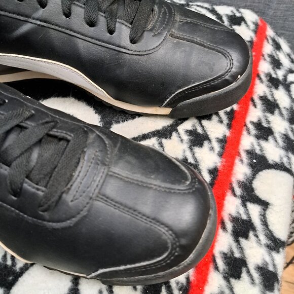 %Puma Roma Classic Men's Sz 13 Black White Sneakers / A 42 - Picture 9 of 11